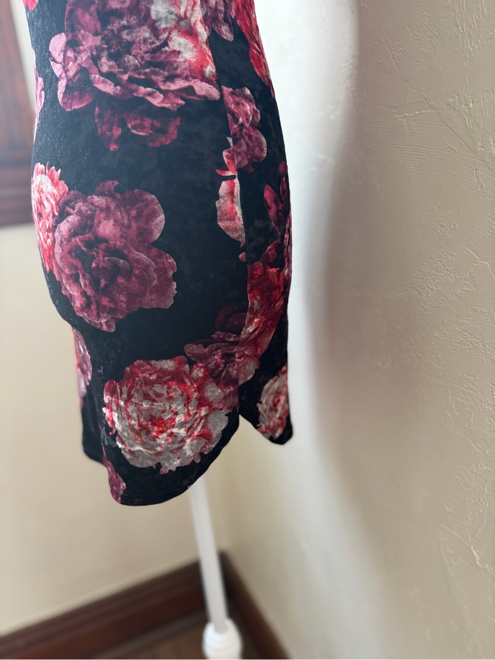 Blue Blush Black Pink Floral Velvet Off Shoulder Mini Dress NWT M - Picture 8 of 11